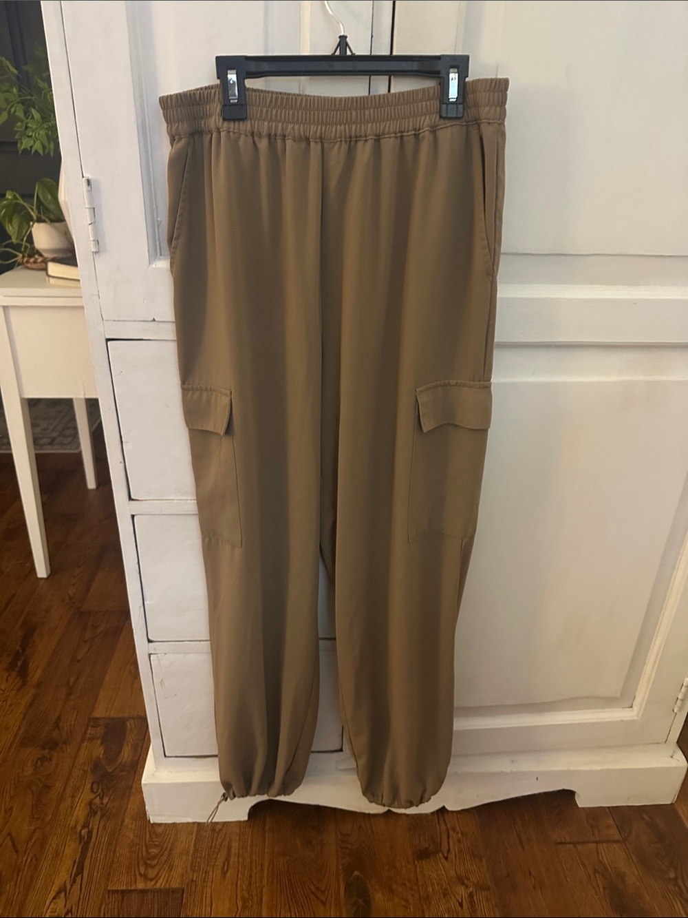 Modern Works Cargo Jogger Dress Pants in Tan women’s size medium